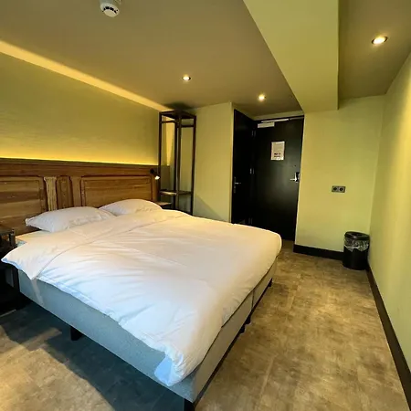 Amigo Hotel 2*