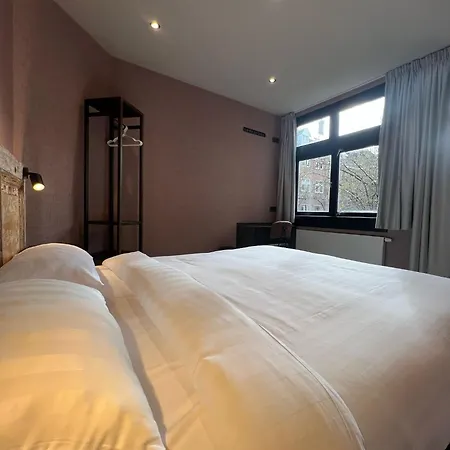 Amigo Hotel 2*